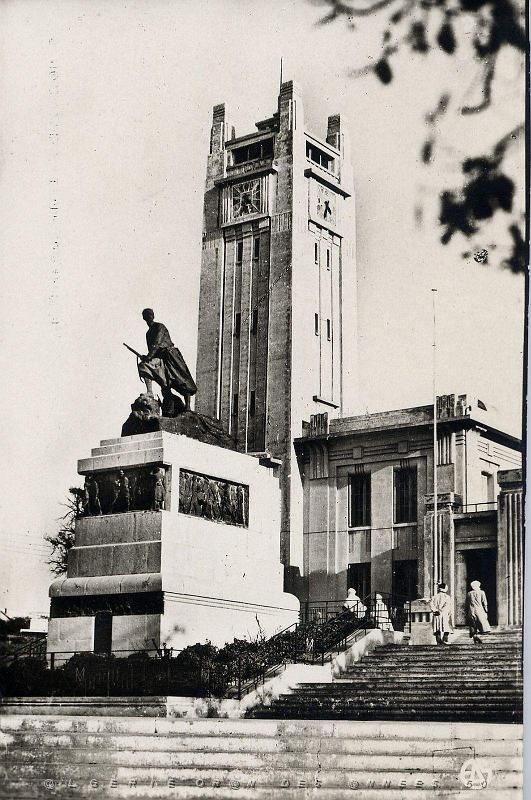 Mostaganem 502- Monument aux morts COLLECTION DES AMIS DE ND DE SANTA CRUZ.jpg